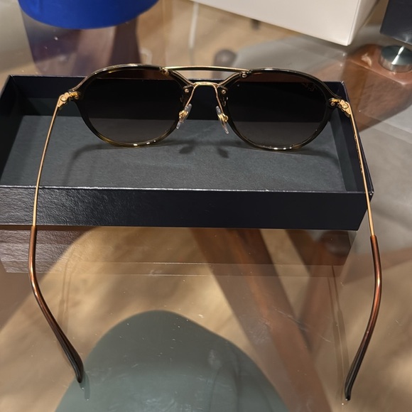Ray-Ban Sunglasses - Picture 6 of 13